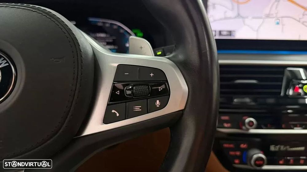 BMW 530 e Pack Desportivo M - 27
