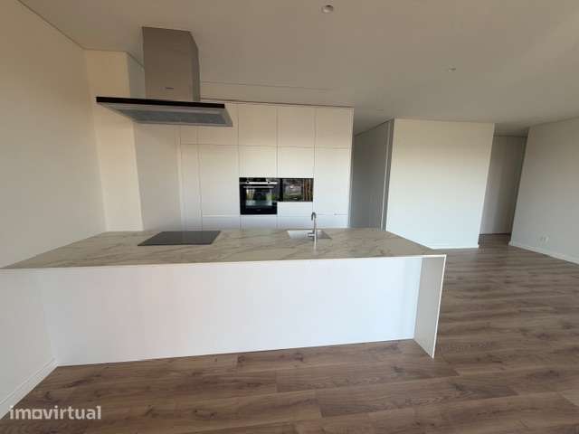 T2 em suítes, Varanda de 35,59 m² e Box para 2 Viaturas | Oeiras Golf - Grande imagem: 3/26