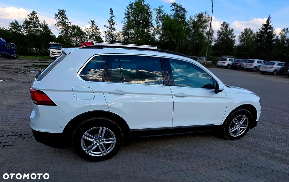 Volkswagen Tiguan - 1