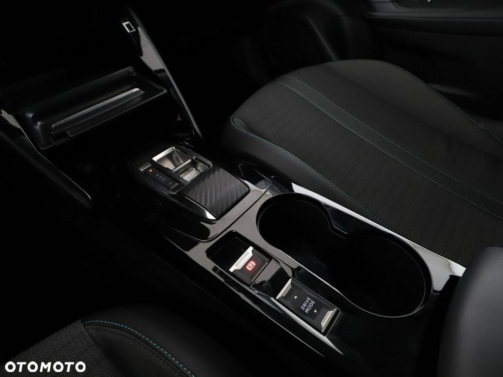 Peugeot 2008 PureTech 130 EAT8 Allure - 30