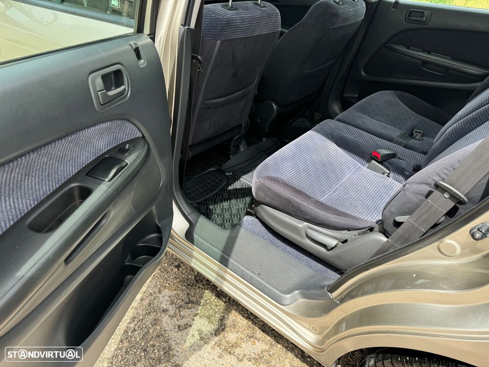 Honda Stream 1.7 ES - 6