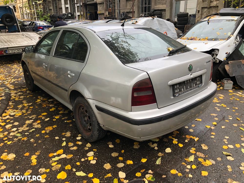 Dezmembrez Skoda Octavia 1 2008 gri argintiu 1,9 TDI AXR - 8