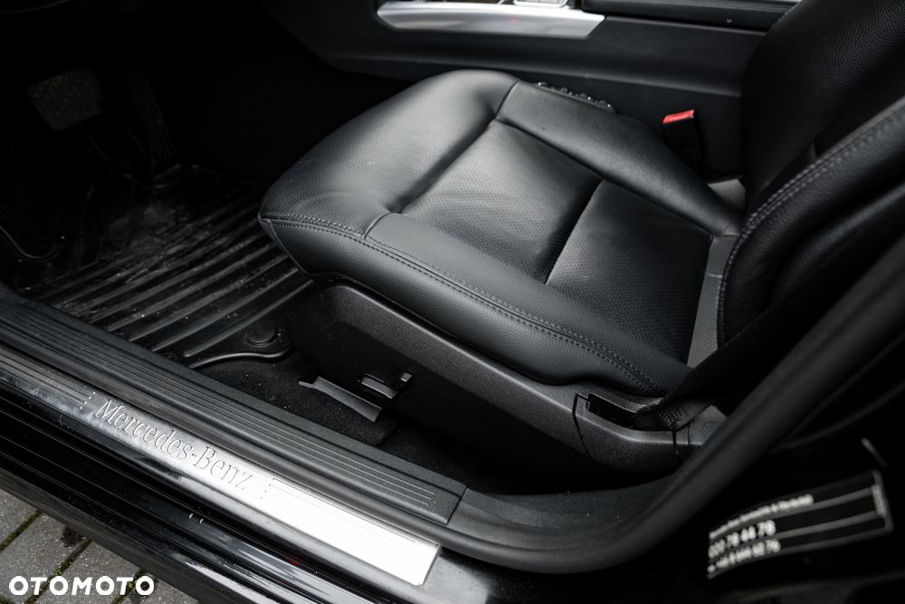 Mercedes-Benz Klasa E 300 BlueTEC HYBRID 7G-TRONIC Avantgarde - 16