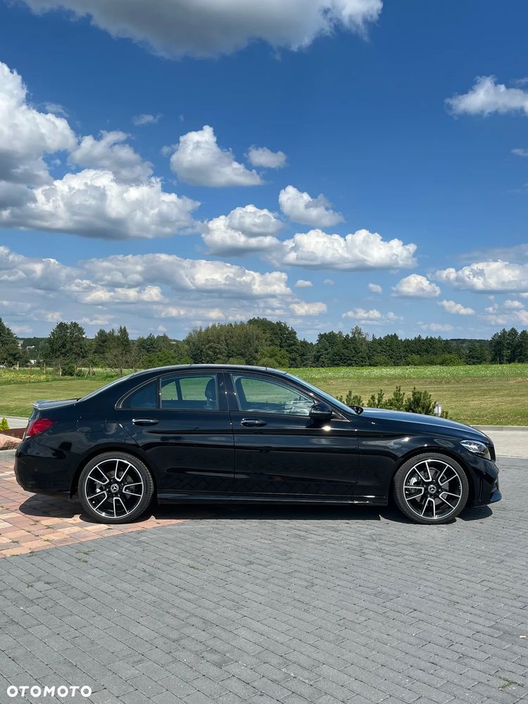 Mercedes-Benz Klasa C 300 9G-TRONIC - 2