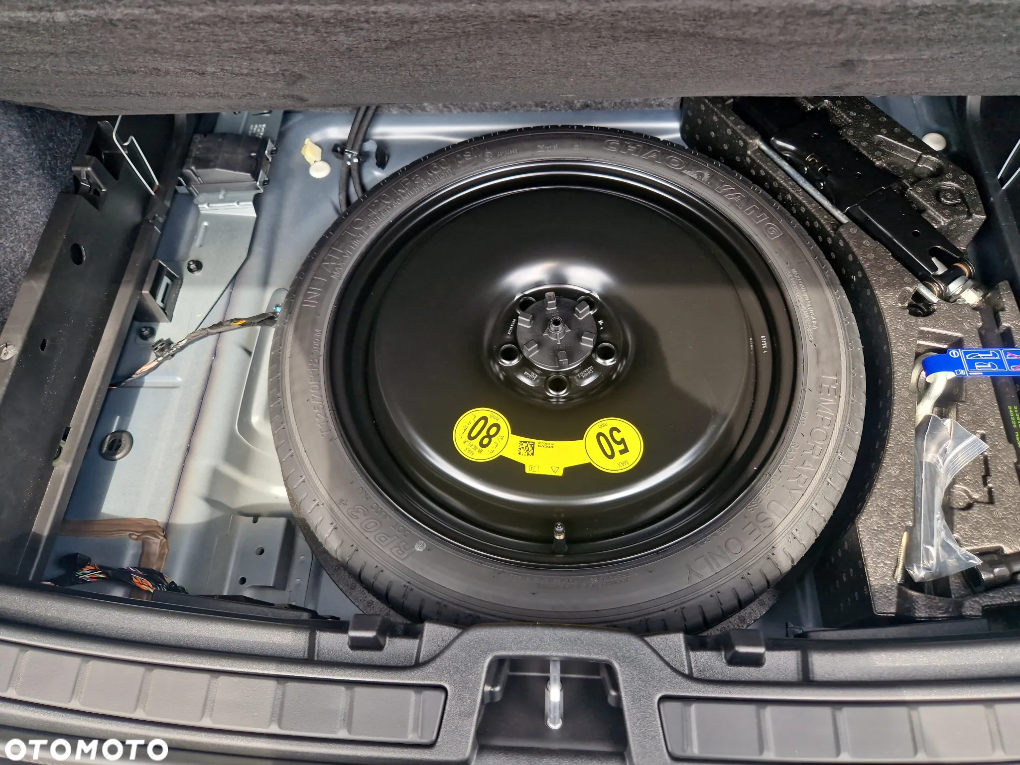 Volvo XC 40 B3 Plus Dark - 20