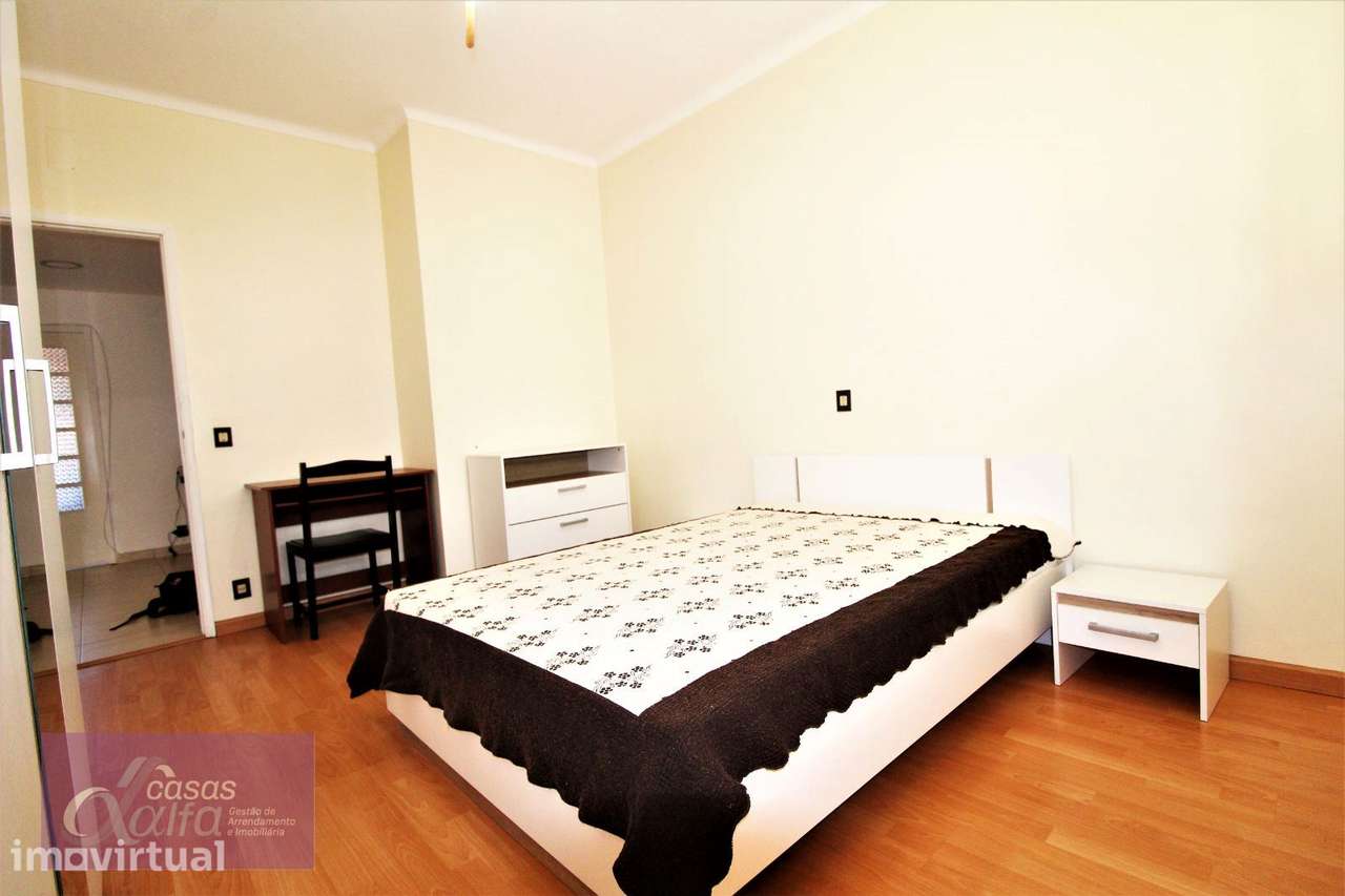 Quarto a meninas estudante/ trabalhadora em apartamento T4 junto d... - Grande imagem: 3/10