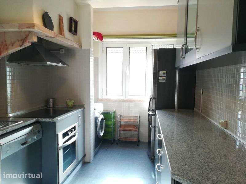 Apartamento T2 Praça  Campo Pequeno c/Elevador Mobilado e Equipado. - Grande imagem: 4/12