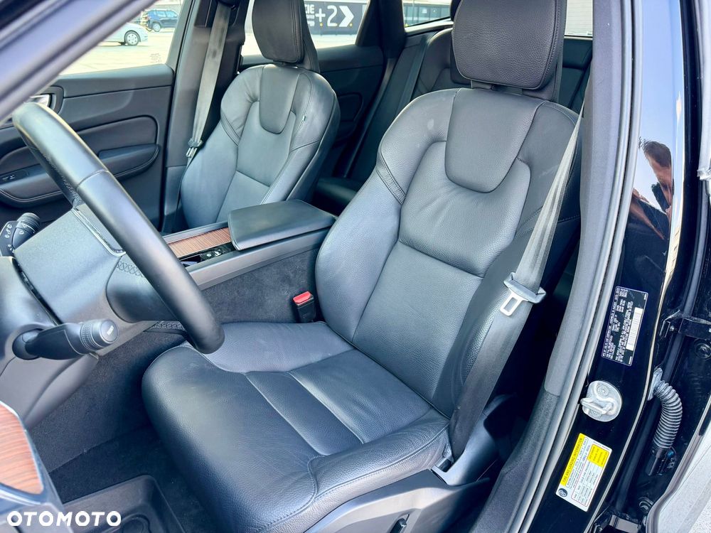 Volvo XC 60 B5 B AWD Plus Dark - 16