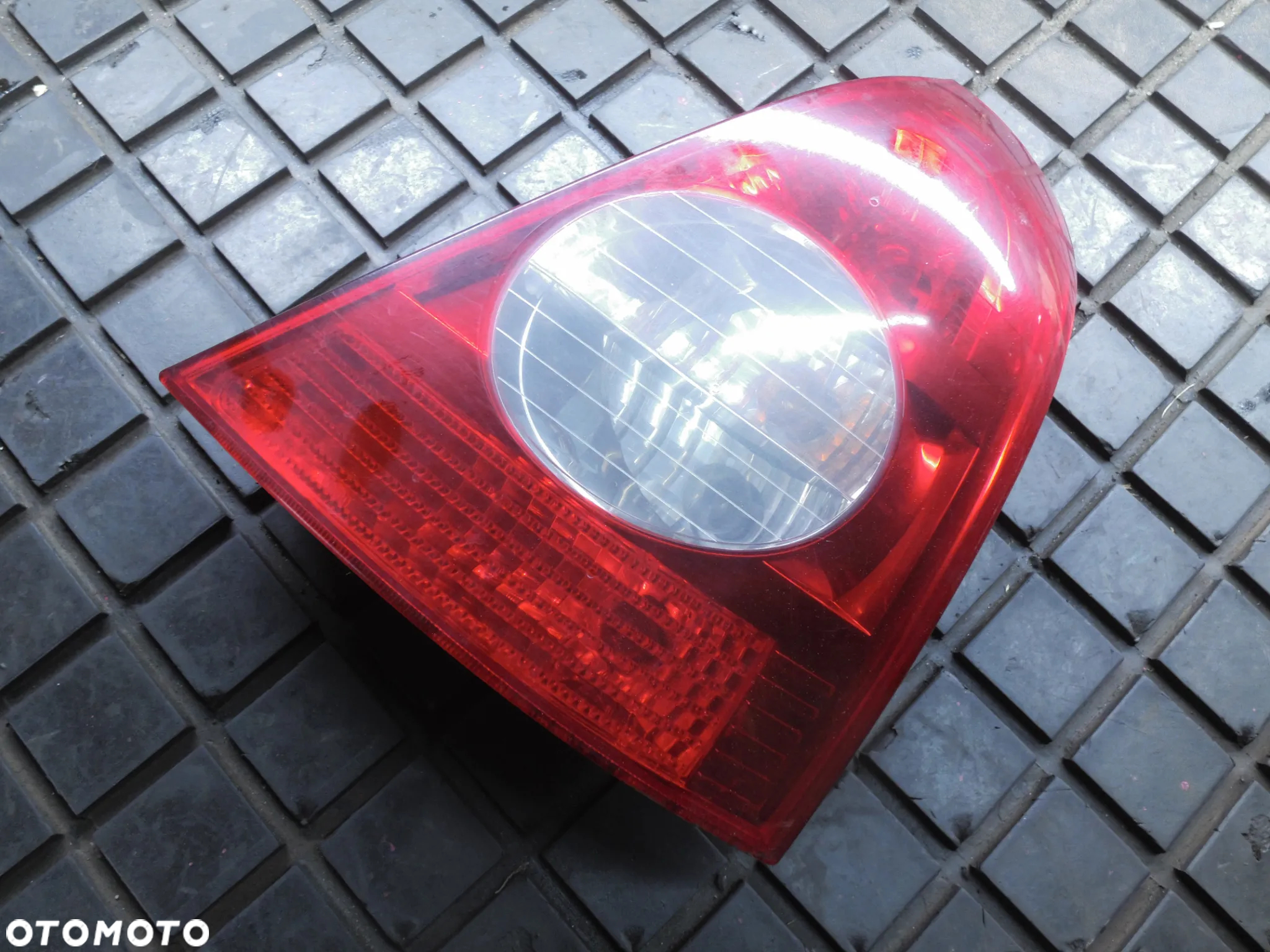 RENAULT CLIO II LIFT LAMPA TYŁ PRAWA + WTYCZKA INSTALACJA WERSJA EUROPEJSKA POSIADAM 2 SZT - 3