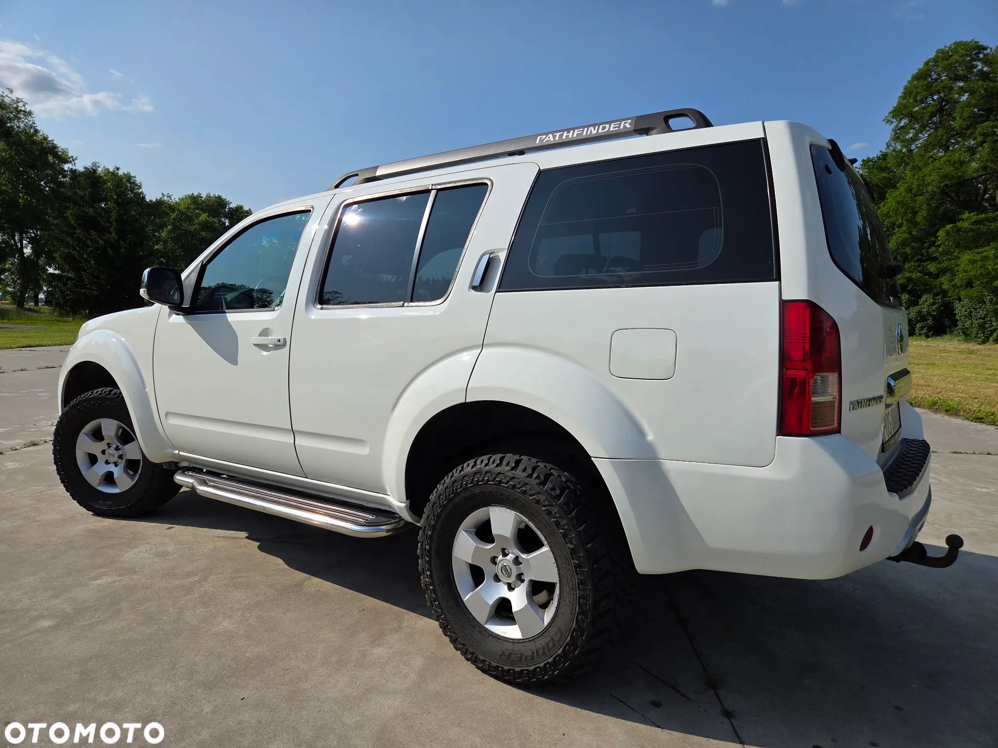 Nissan Pathfinder - 2