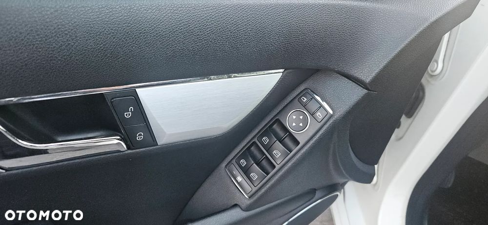 Mercedes-Benz Klasa C 180 BlueEFFICIENCY 7G-TRONIC Avantgarde - 38