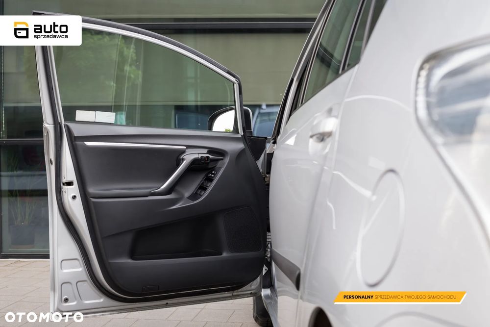 Toyota Verso 1.8 Premium 7os - 19