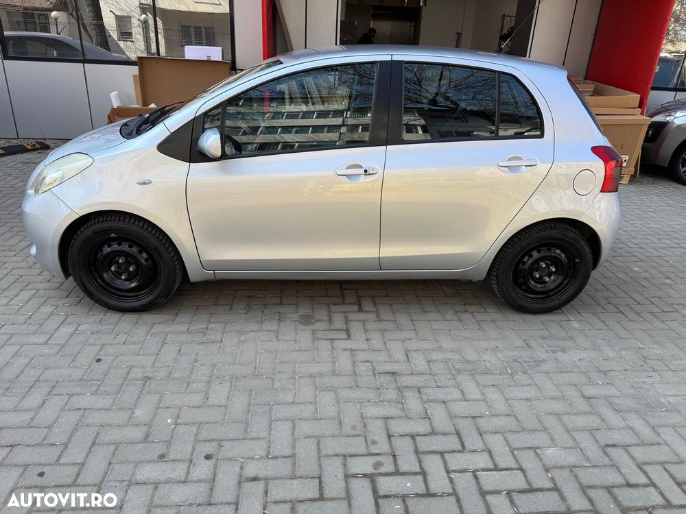 Toyota Yaris 1.3 Sol - 8