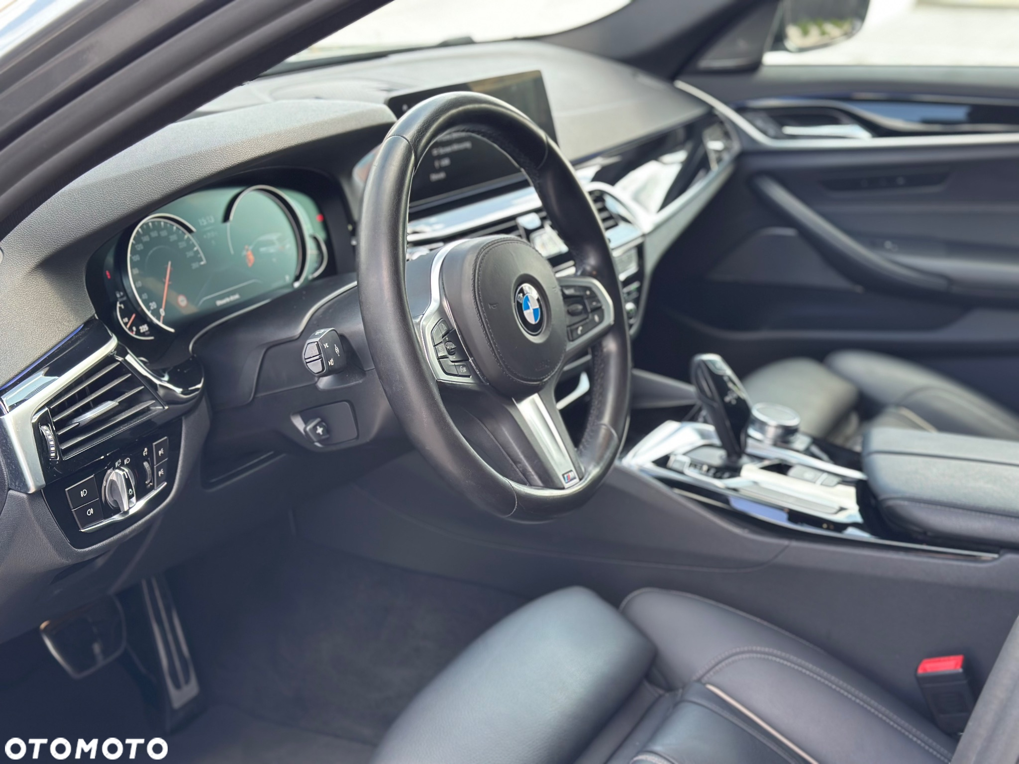 BMW Seria 5 520d Touring M Sport Edition - 11