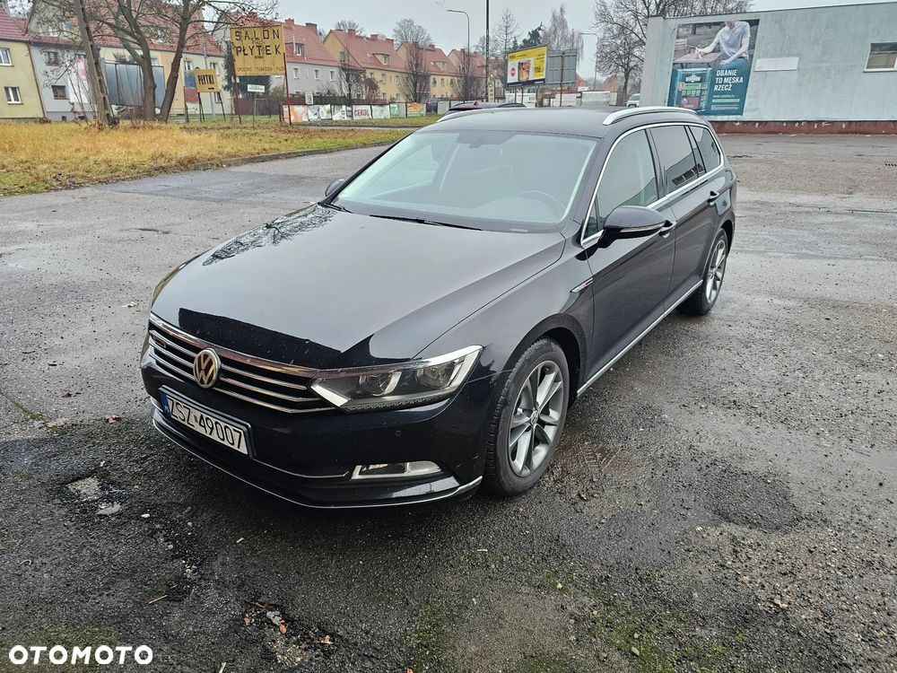 Volkswagen Passat - 1