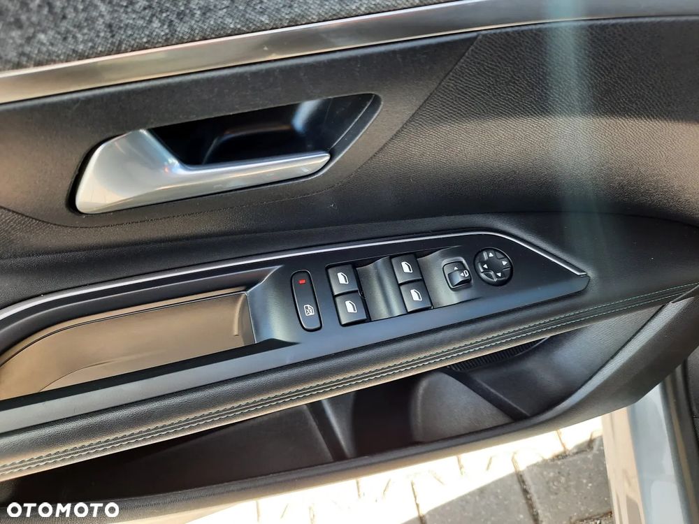 Peugeot 3008 1.5 BlueHDi Road Trip S&S EAT8 - 20