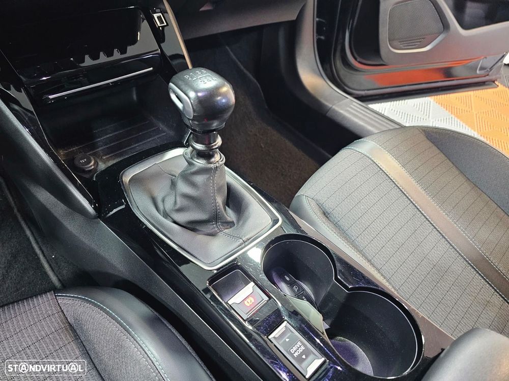 Peugeot 2008 1.2 PureTech Allure - 20