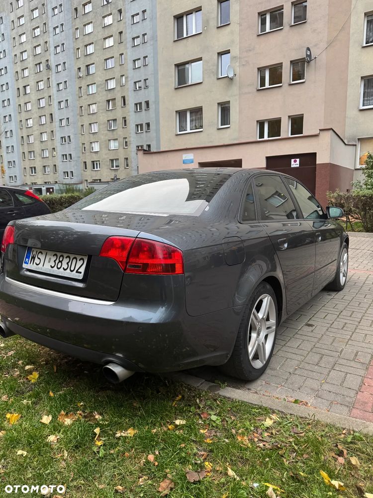 Audi A4 Limousine - 8