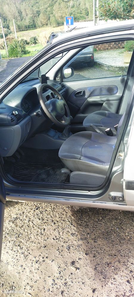 Renault Clio 1.2 Authentique - 11