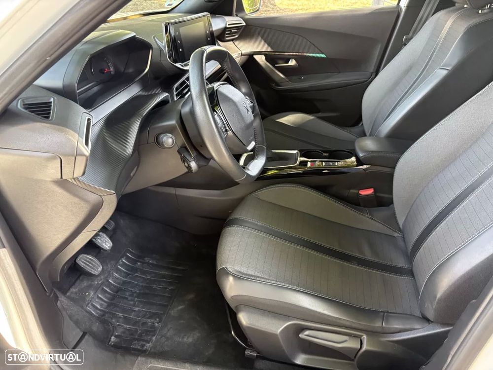 Peugeot 2008 1.2 PureTech Allure - 12