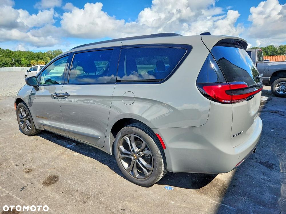 Chrysler Pacifica - 3