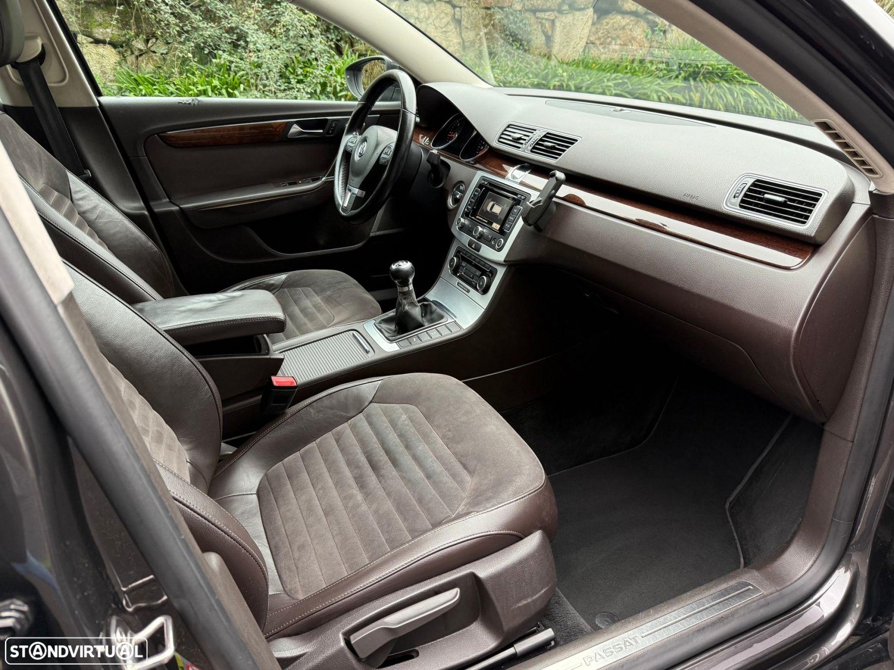 VW Passat Variant 1.6 TDI BlueMotion Highline - 24
