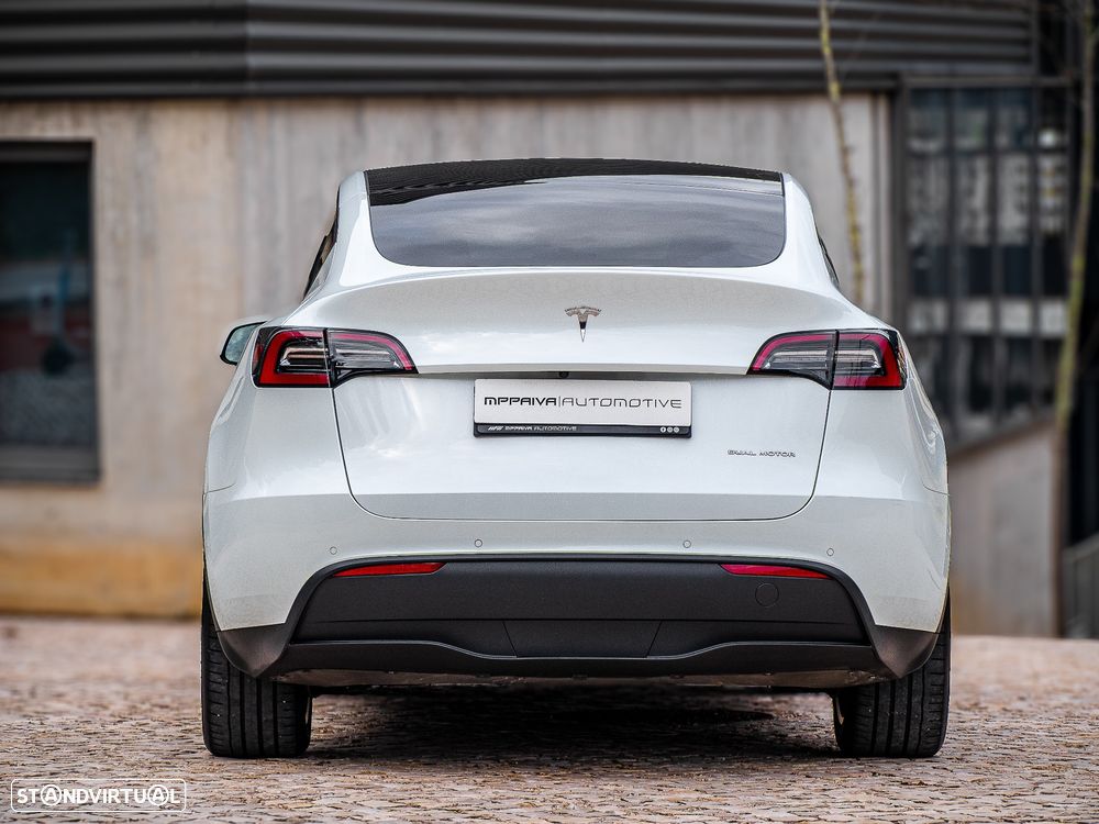 Tesla Model Y Long Range Dual Motor AWD - 17