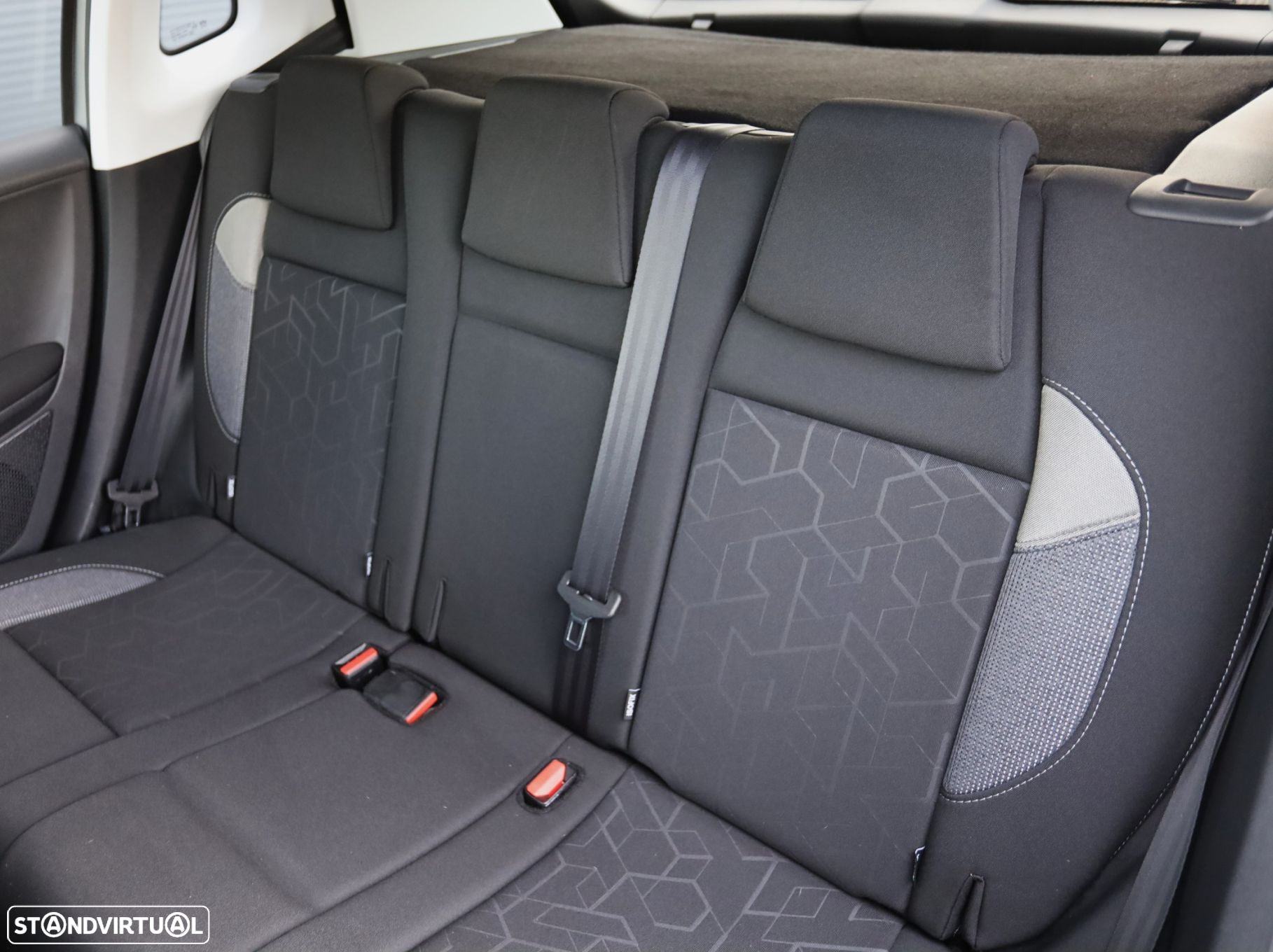 Peugeot 2008 1.6 BlueHDi Style - 17