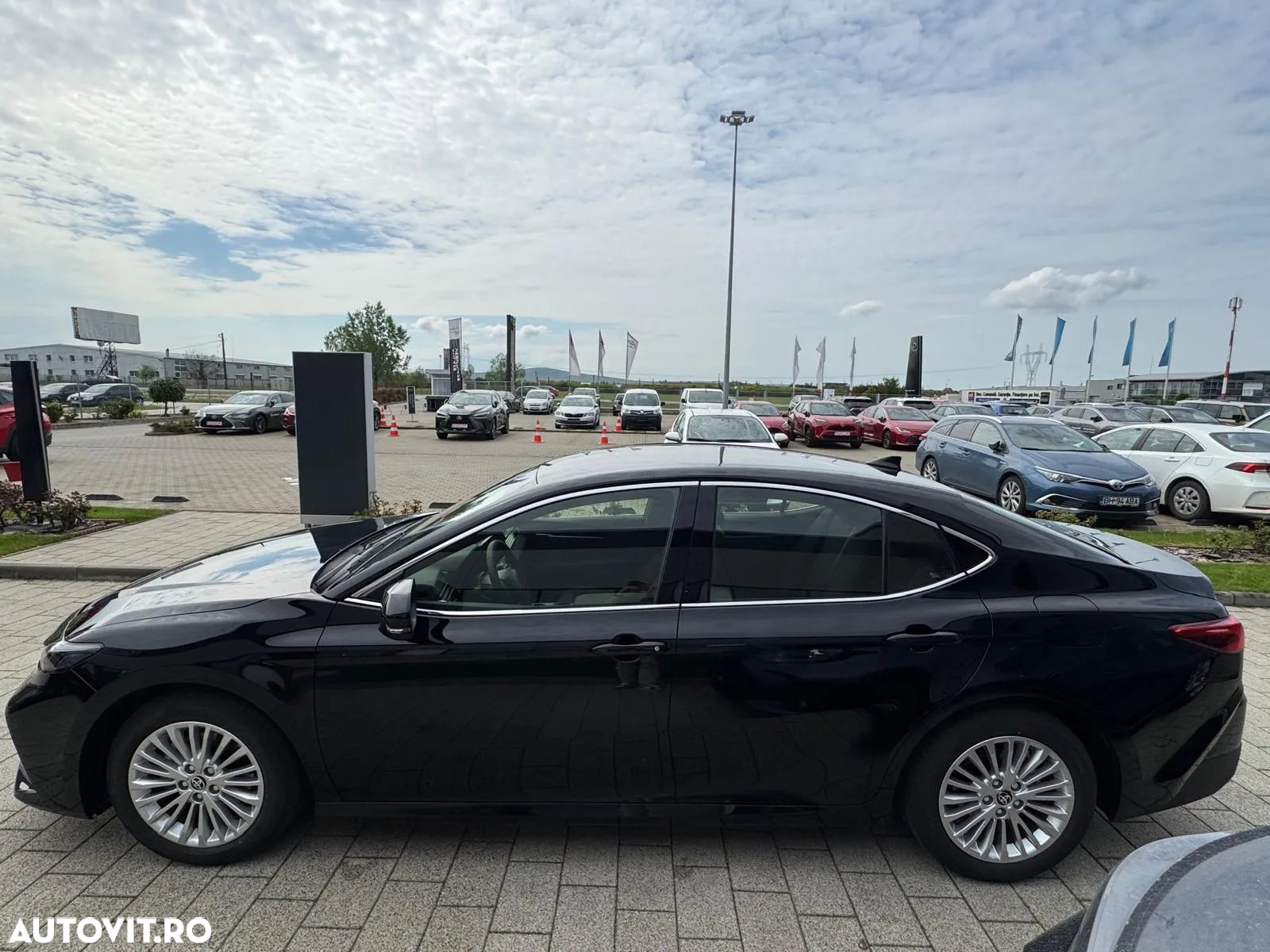 Toyota Camry 2.5 HEV Comfort - 8