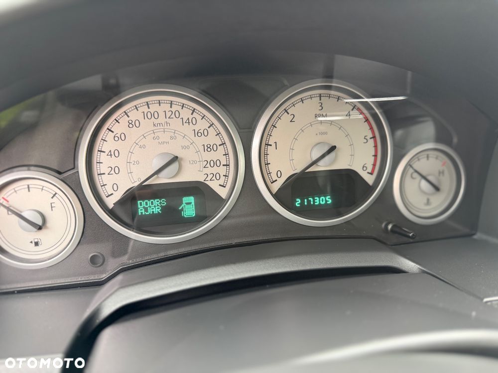 Chrysler Grand Voyager 2.8 CRD Limited - 24