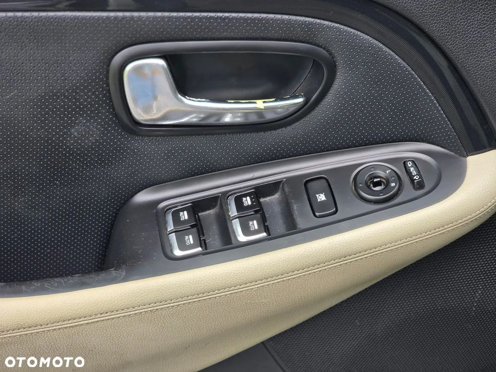 Kia Carens 1.7 CRDi 136 Fifa World Cup Edition - 27