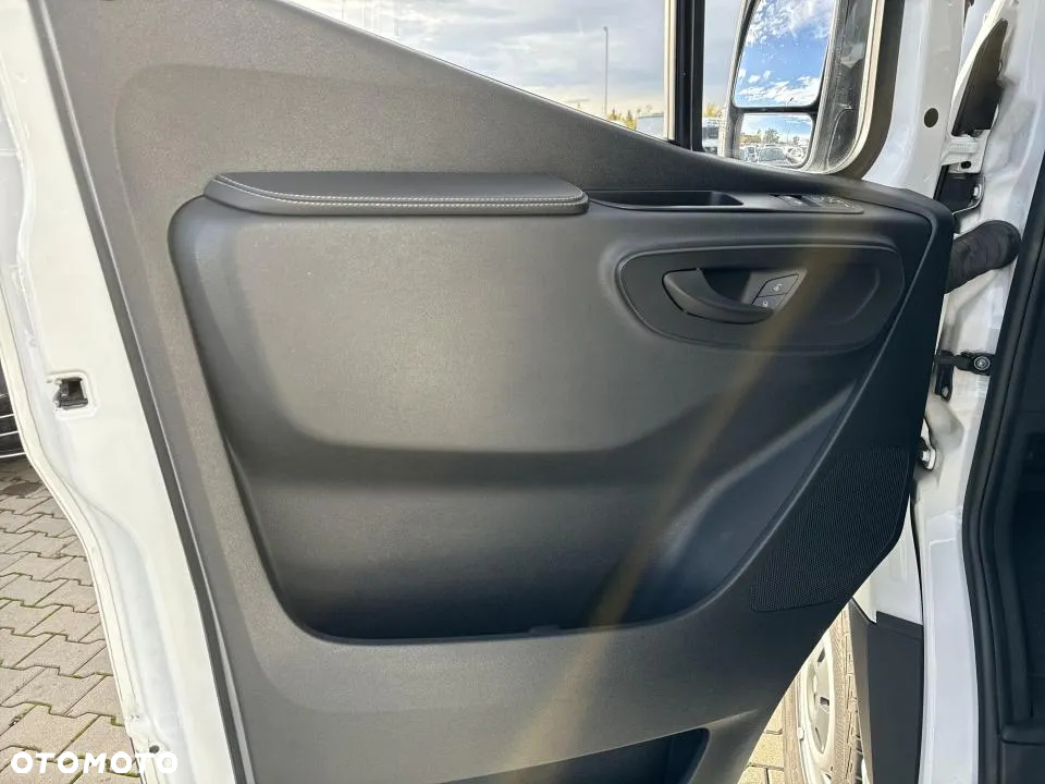 Mercedes-Benz Sprinter - 11