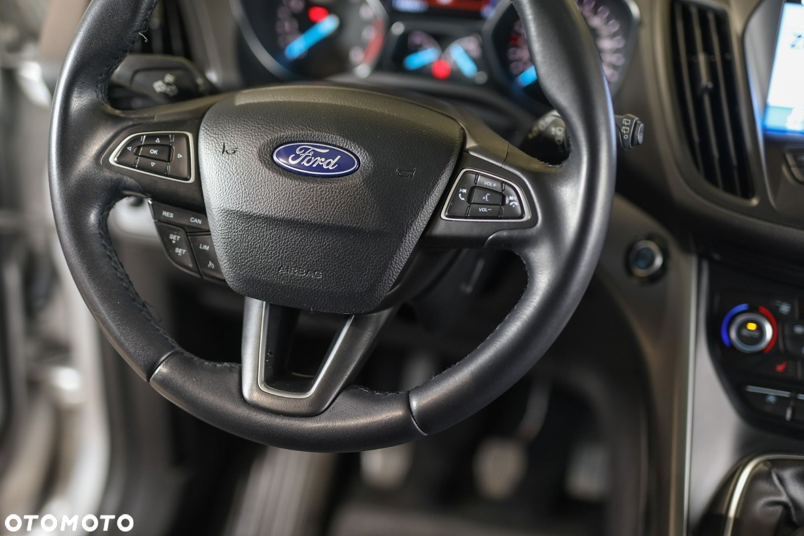 Ford Kuga - 32