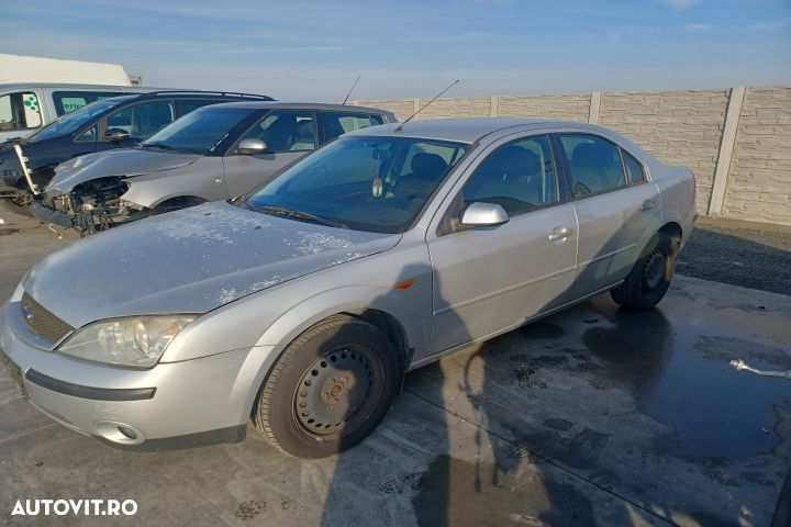 Far dreapta Ford Mondeo MK3 [2000 - 2003] Sedan 1.8 MT (125 hp) - 10