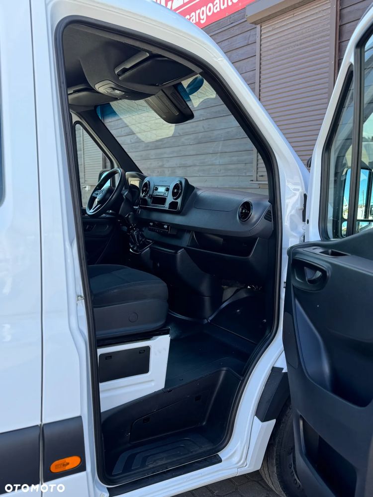 Mercedes-Benz Sprinter - 14