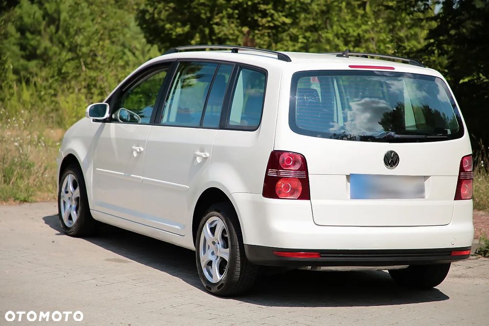 Volkswagen Touran 2.0 TDI DPF Trendline - 9