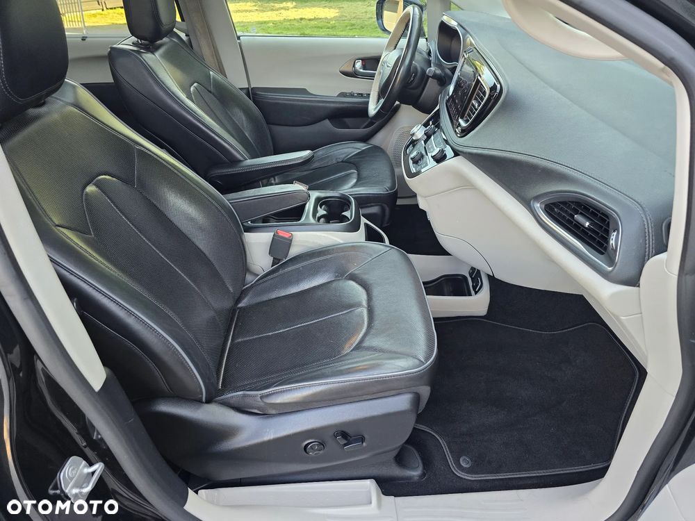 Chrysler Pacifica - 34