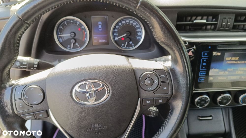 Toyota Corolla 1.6 Classic Plus - 15