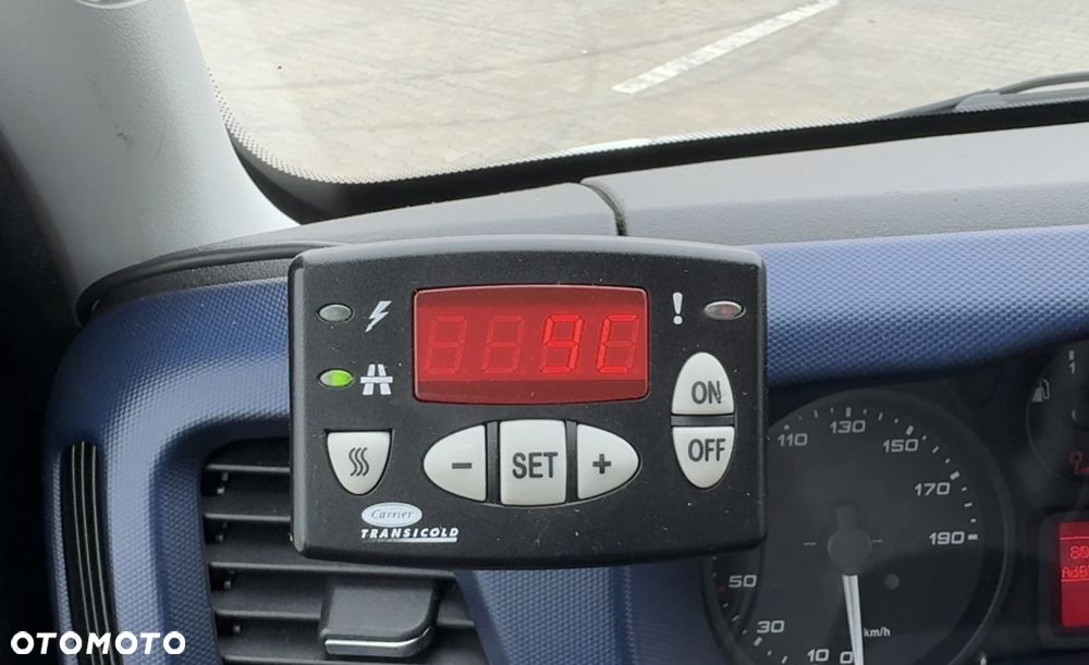 Iveco Daily‼️35/50C18‼️3.0 HI-MATIC Chłodnia/Mroźnia zakres -29C/+20C Grzanie Carrier XARIOS 500 Grube Ściany/Podłoga Przegroda komorowa‼️ na bliźniaku Poduszki Pneumatyczne DMC3500kg Zewnętrzne źródło zasilania 400V - 39