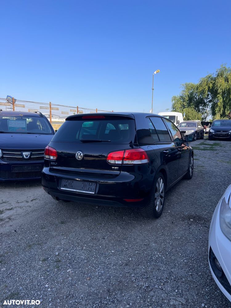 Volkswagen Golf - 6