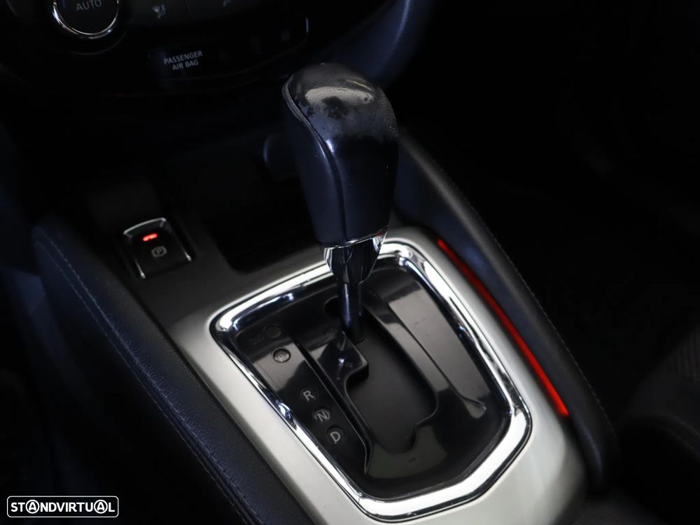 Nissan Qashqai 1.6 dCi Xtronic N-Connecta - 22