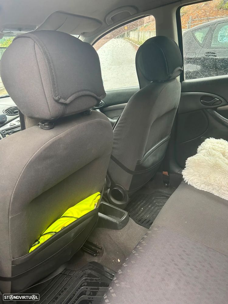 Ford Focus 1.8 TDdi Ambiente - 11