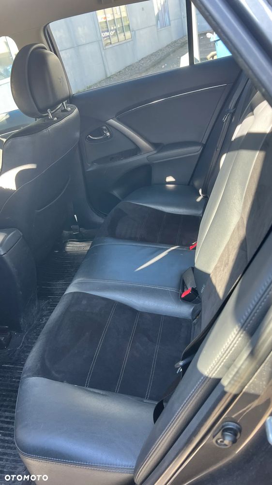 Toyota Avensis 1.8 Premium - 14