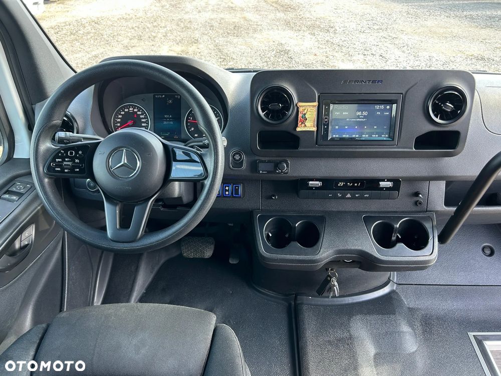 Mercedes-Benz Sprinter 517 - 23