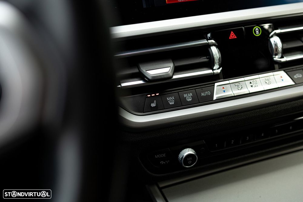 BMW 320 d Aut. Sport Line - 35