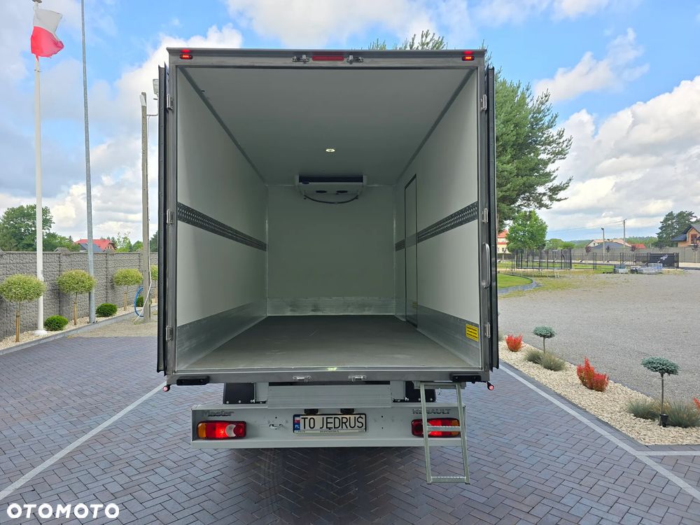 Renault MASTER CHŁODNIA 8 PALET Carrier XARIOS 350 -20*C +20*C 230V STACJONARNE PODŁĄNCZENIE TYLN OŚ BLIŻNIACZA WZMOCNIONA SALON POLSKA 125Tyś km SERWIS ASO RENO DO OSTATNIEGO Km GWARANCJA BOGATA OPCJA WYPOSAŻENIA LEDY HALOGENY TEMPOMAT FOTEL KIEROWCY PNEŁMATYCZNY - 23