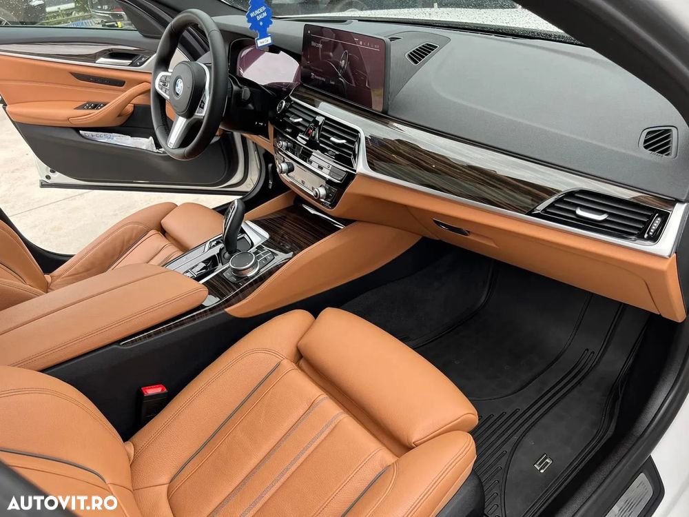 BMW Seria 5 530d xDrive AT MHEV - 29