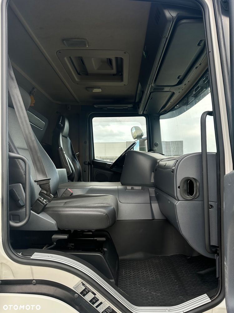 Scania P250 euro6 kontener 8.2 dzienna automat winda - 22