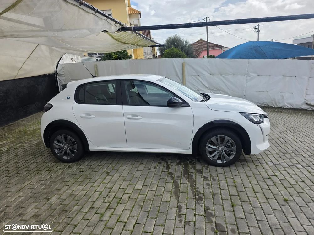 Peugeot e-208 Allure - 4