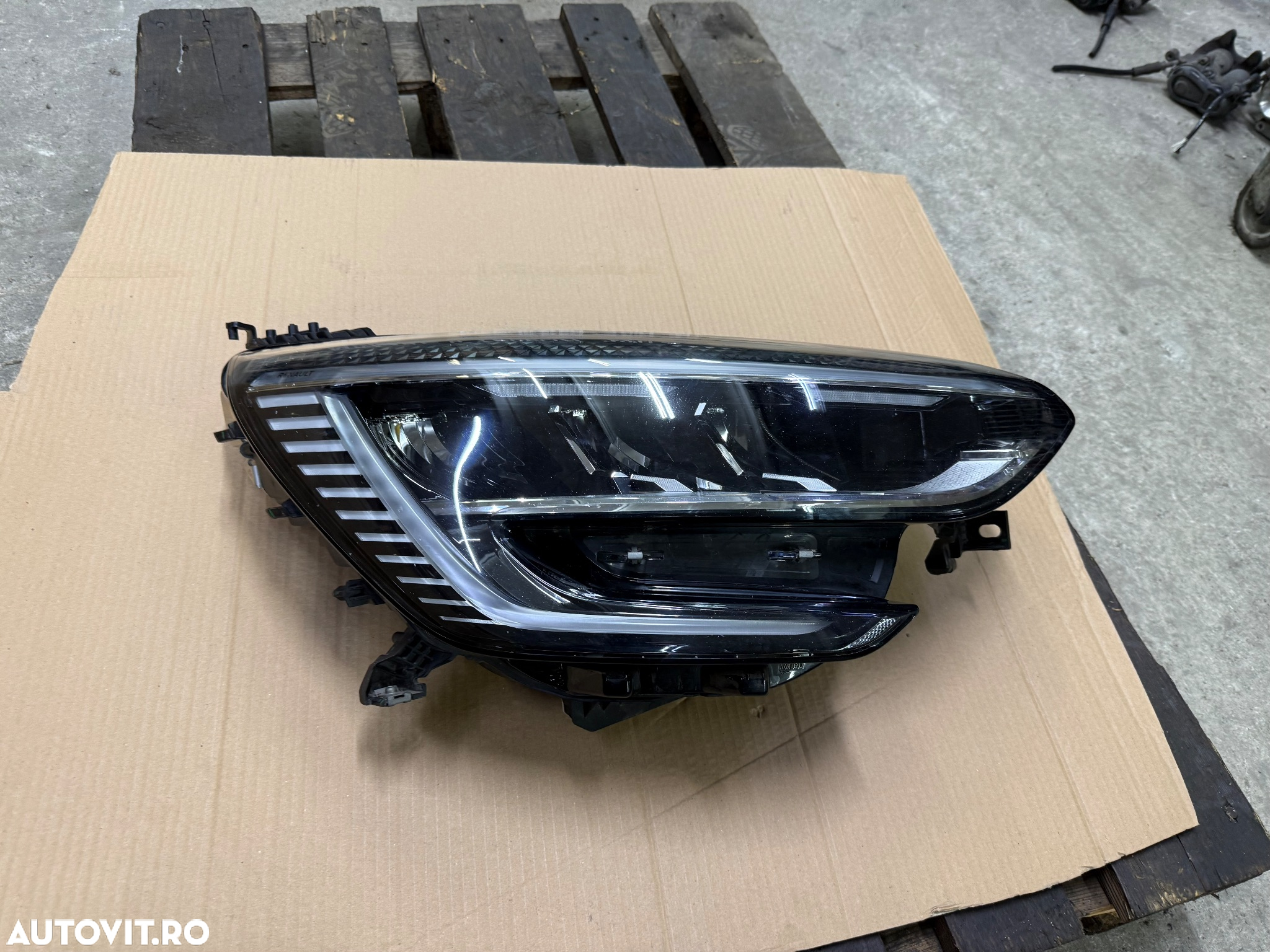 Far dreapta complet full led Pure Vision pentru RENAULT MEGANE 4 facelift an 2021 cod 260105675R - 2